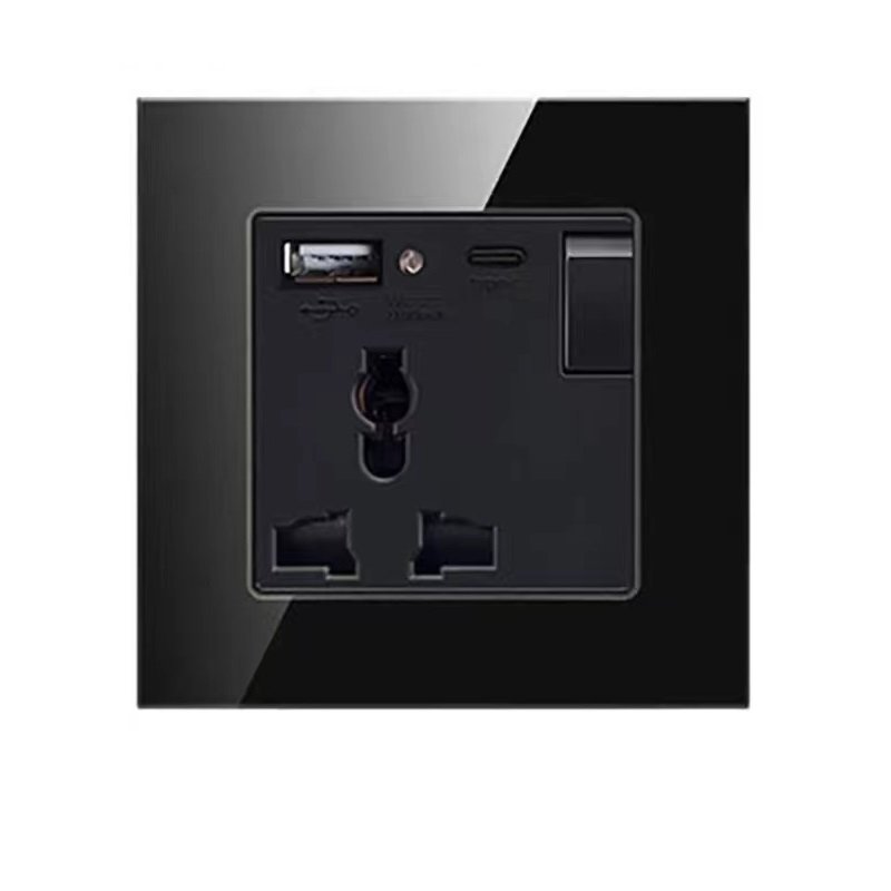Single Socket Universal With USB A + C Black